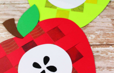 Craft Work With Paper For Kids Paper Apple Weaving 1 craft work with paper for kids|getfuncraft.com