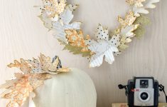 Easy Fall Paper Craft Ideas Your Kids Can Make Paper Leaf Autumn Wreath Tutorial And Lots Of Gorgeous Fall