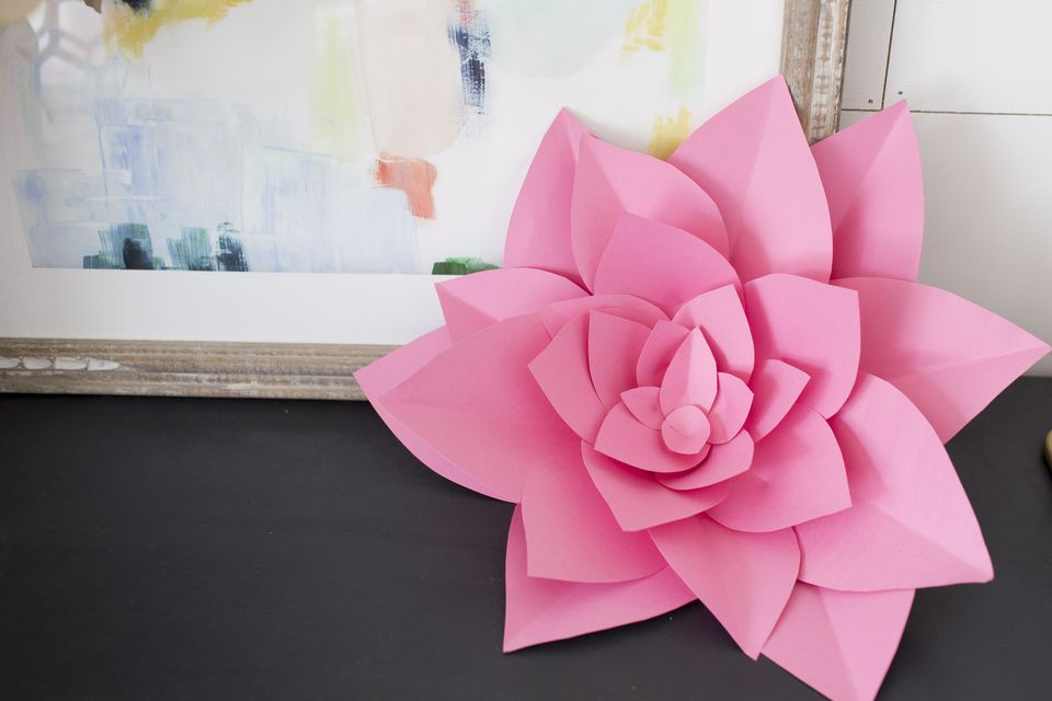 Easy To Make Paper Crafts Decorations From Patterned Paper And Cardstock 28 Fun And Easy To Make Paper Flower Projects You Can Make
