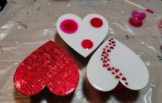 How to Choose a Good Scrapbook Paper Canvas Resin Art How To Design Magnetic Canvas Hearts Using Scrapbook Paper Resin