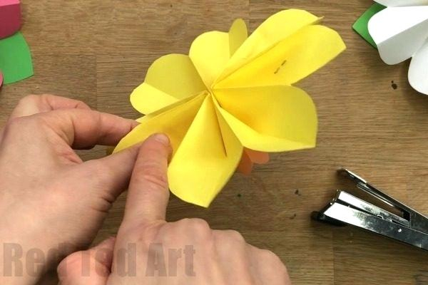 How To Make A Paper Flower Craft As Home Décor How To Make A Paper Flowers Easy Saltvillageco