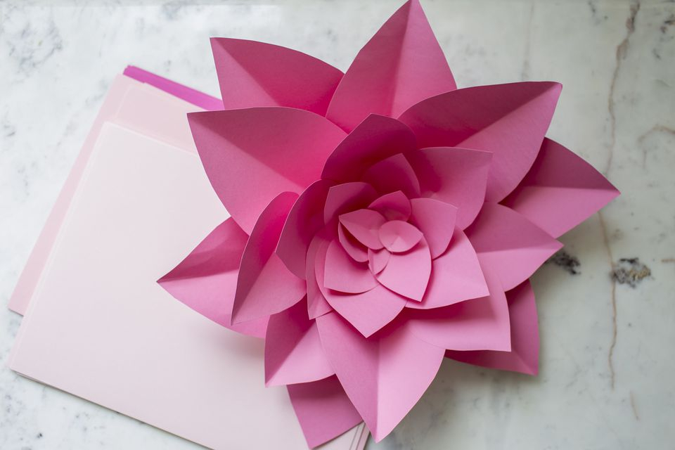 How To Make A Paper Flower Craft As Home Décor How To Make Large Paper Flowers