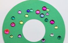 How To Make Christmas Crafts Out Of Paper Easy Christmas Crafts For Kids Construction Paper Wreath 5 how to make christmas crafts out of paper|getfuncraft.com