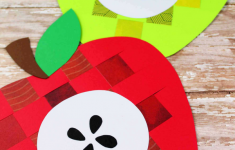 Paper Arts And Crafts For Kids Paper Apple Weaving 1 paper arts and crafts for kids |getfuncraft.com