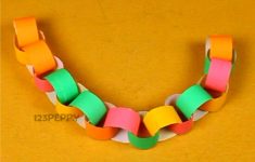 Paper Chain Craft How To Make A Paper Chain paper chain craft|getfuncraft.com