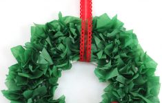 Paper Christmas Crafts Kids Christmas Craft Tissue Paper Wreath paper christmas crafts|getfuncraft.com