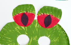 Paper Plate Frog Craft Red Eyed Tree Frog Mask Done paper plate frog craft|getfuncraft.com