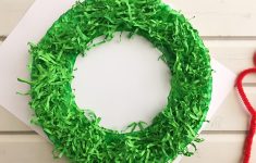 Paper Wreath Craft Diy Paper Christmas Wreath Trim Off Excess Crinkle Paper paper wreath craft|getfuncraft.com