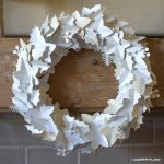 Paper Wreath Craft White Paper Holiday Wreath paper wreath craft|getfuncraft.com