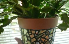Reuse an Old CD into CD DIY Crafts Make It Easy Crafts Recycled Cd Mosaic Flower Pot